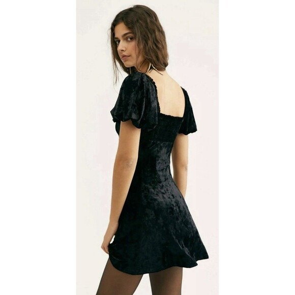 FREE PEOPLE Parisian nights black velvet mini Dress Size 2  Short Sleeve - Picture 5 of 11